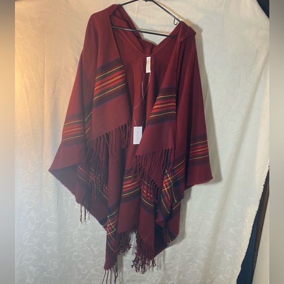 NWT The Paper Store Mia & Tess Justdo Ruana Red Holiday Plaid Trim Hood - Picture 10 of 13